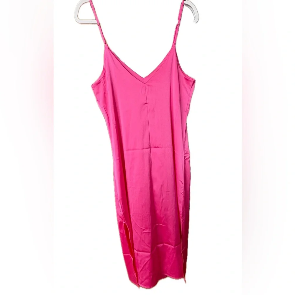 Influencer The Drop Ana Silky V-Neck Midi Slip Dress in Hot Pink Size Medium NWT - Picture 9 of 16